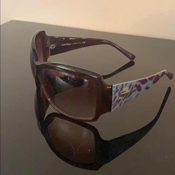 Ferragamo sunglasses - Picture 2 of 4